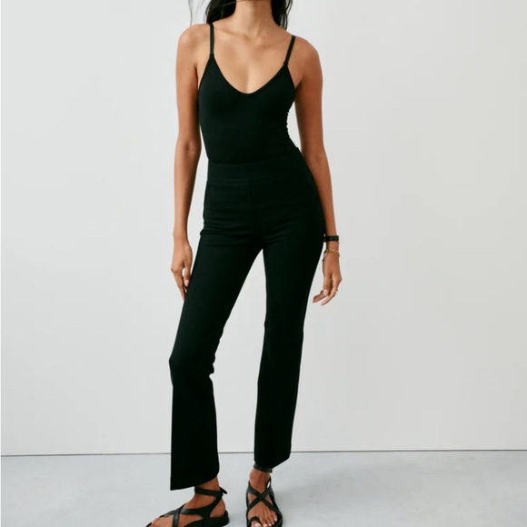 SPANXsmooth™ PerfectFit
Ponte Kick Flare Pant, Med excellent condition-worn once - Picture 2 of 8